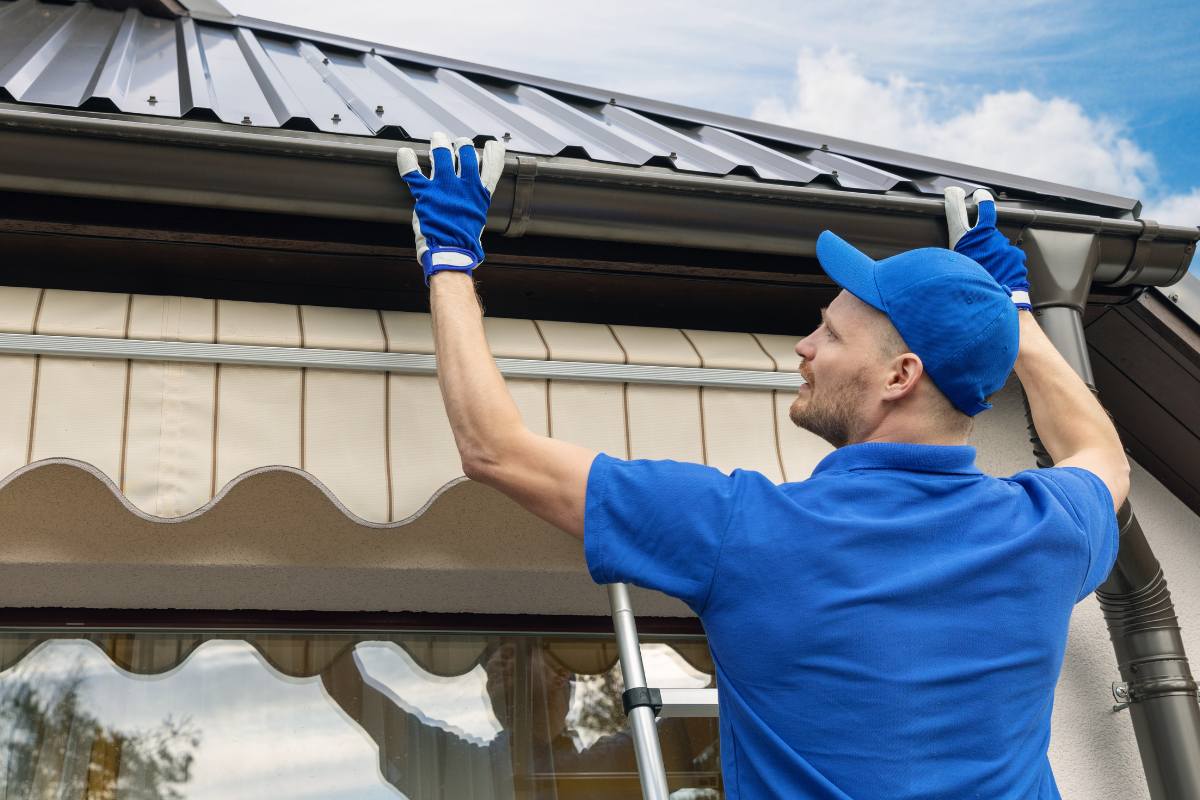 Swift Roofing Repairs: Timely Attention to Seemingly Minor Roof Problems with Comprehensive Roofing Solutions and Insights