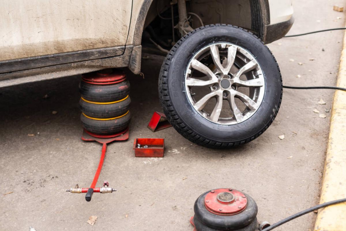 replacing-car-wheel