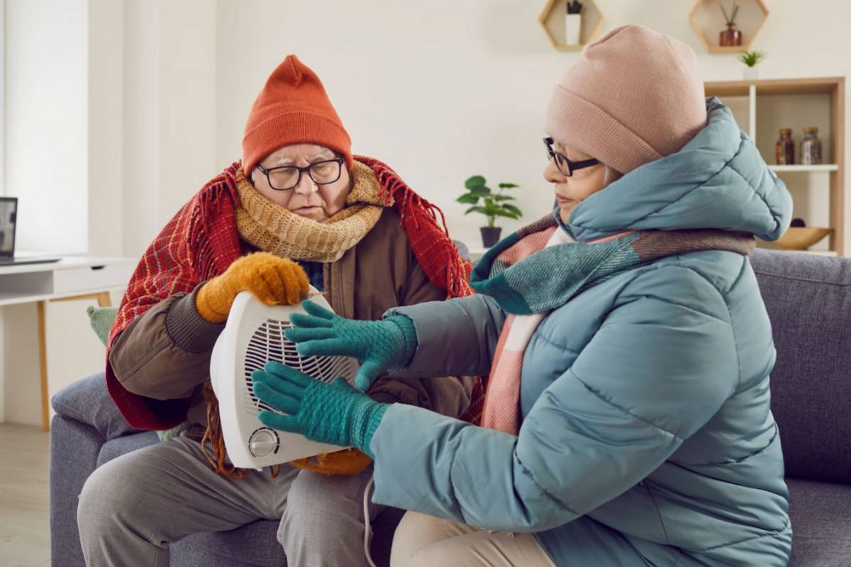 couple-with-hand-warmer