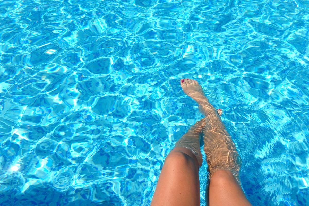 feet-in-pool