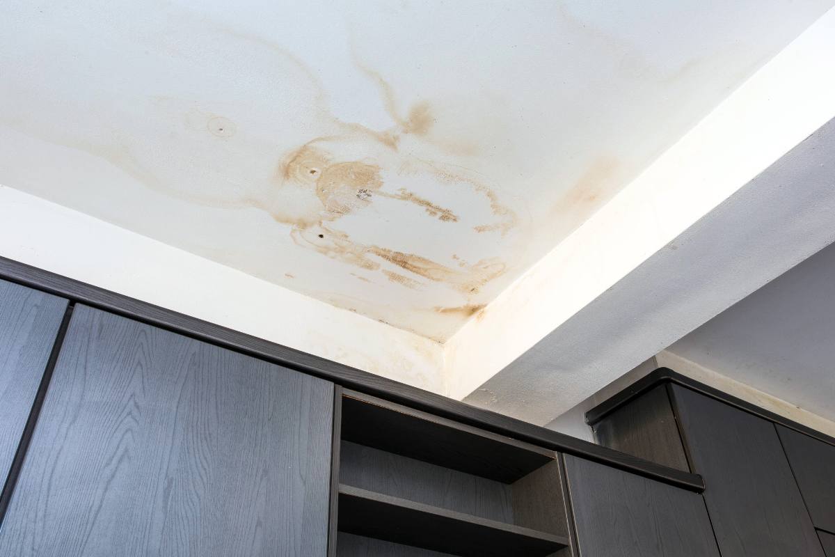 water-stains-on-the-ceiling