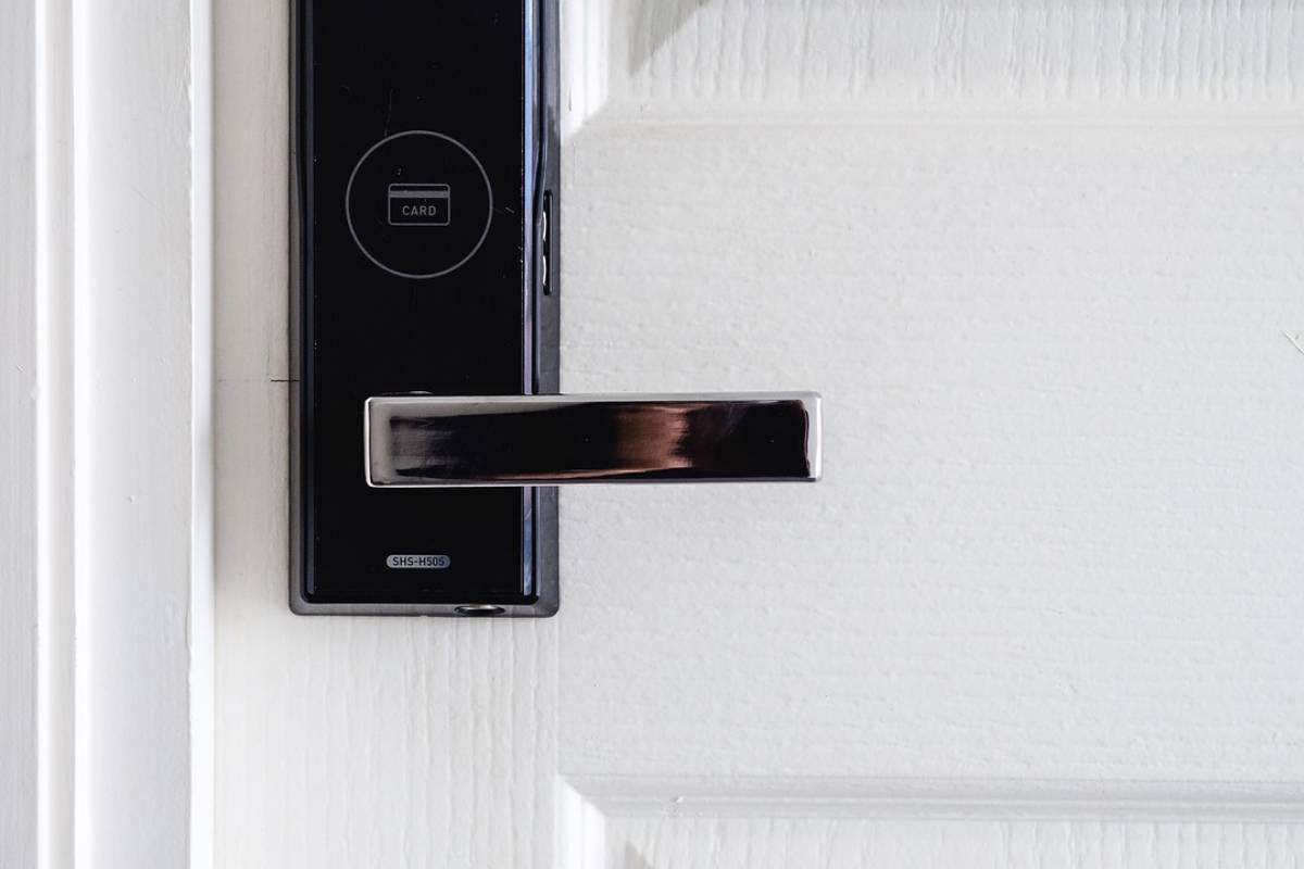smart-home-door